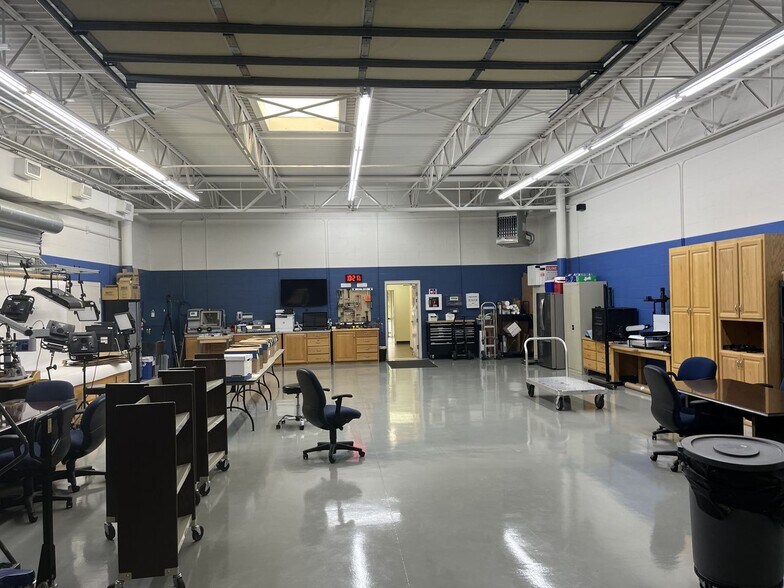 More Photos Of 3320 McLemore Dr, Pensacola Flex For Sale