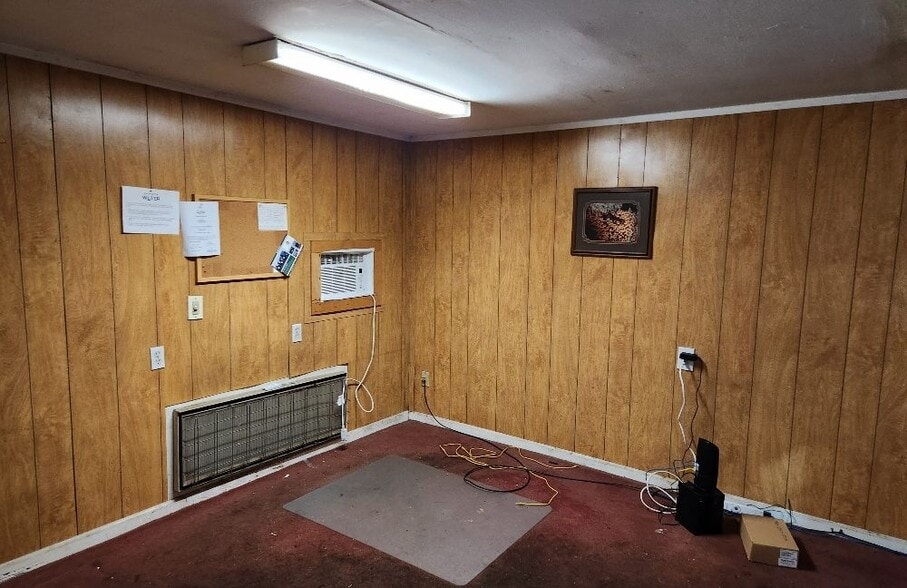 More Photos Of 237 W Liddell St, Charlotte Warehouse For Lease