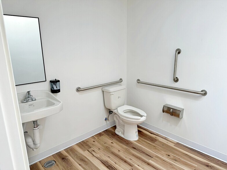 More Photos Of 3843 Harrison St, Bellevue Office For Sale