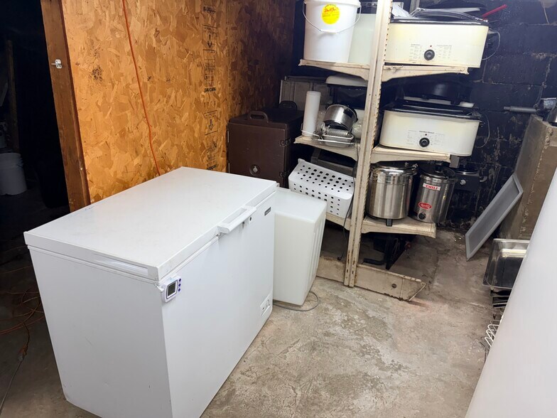More Photos Of 46 S Leavitt Rd, Leavittsburg Bar For Sale