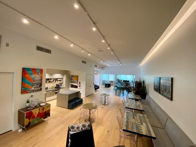 More Photos Of 1632 S 1st St, Austin Office For Lease