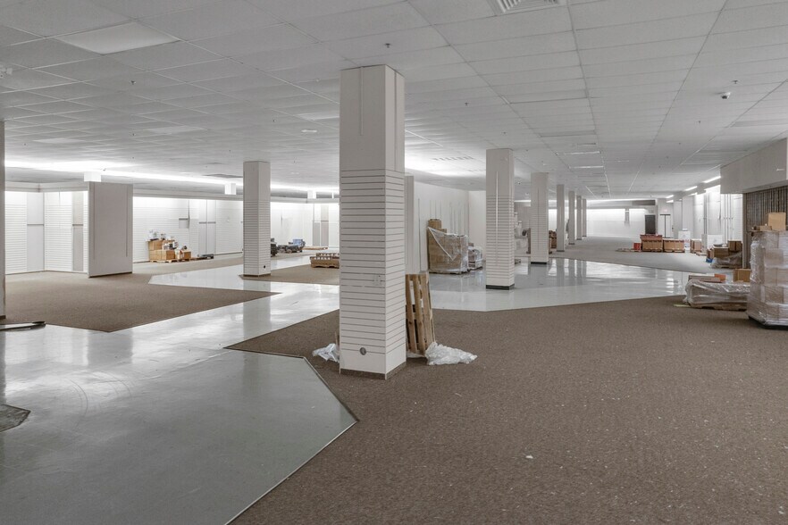 More Photos Of 1701 River Valley Cir S, Lancaster Department Store For Lease