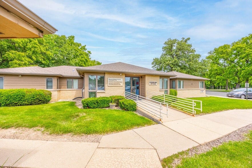 More Photos Of 402 W Boughton Rd, Bolingbrook Medical For Sale