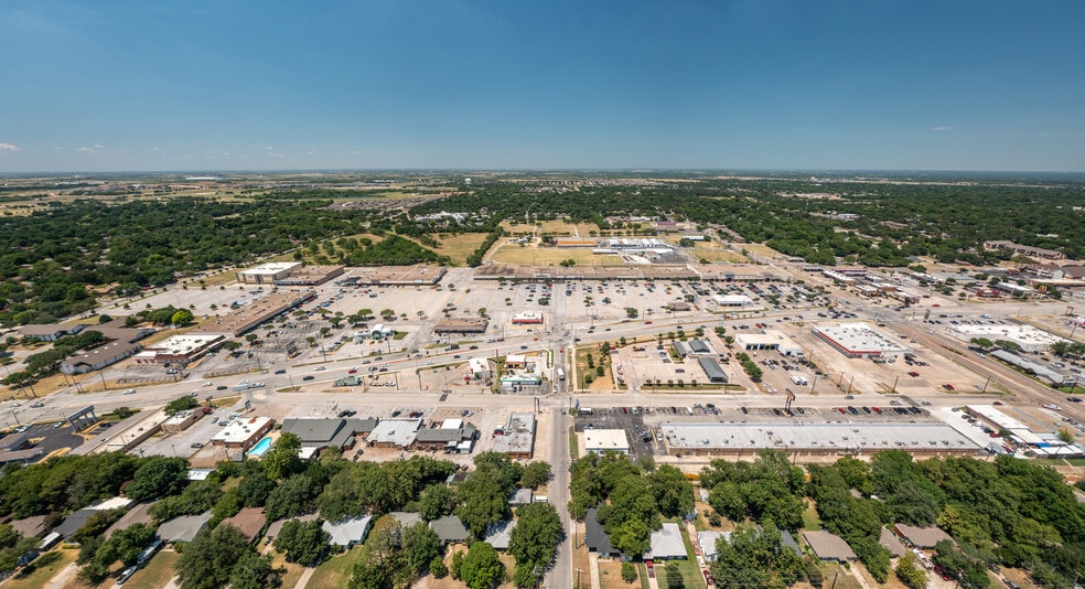 More Photos Of 500-1042 W University Dr, Denton Unknown For Lease