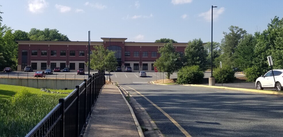 More Photos Of 450 Garrisonville Rd, Stafford Office For Sale