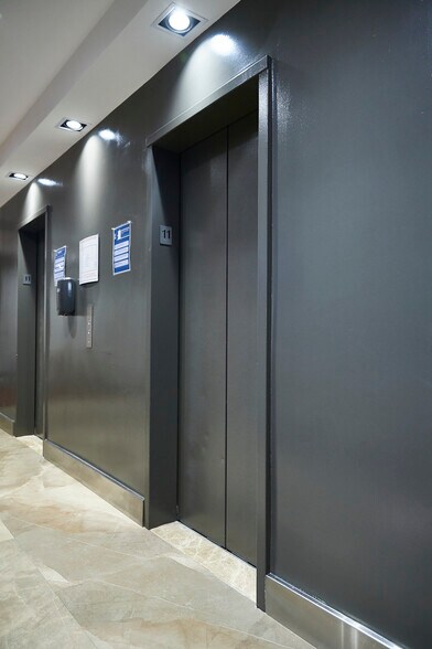 More Photos Of 214 W 39th St, New York Office For Lease