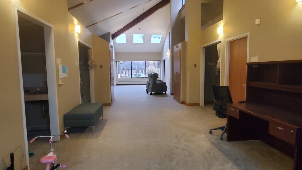 More Photos Of 2210 Dean St, St Charles Medical For Lease