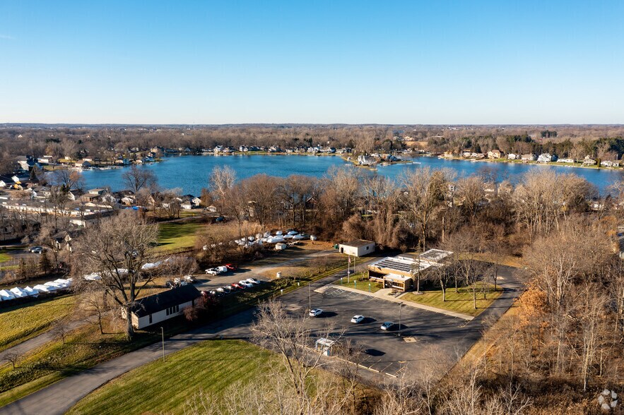 More Photos Of 14206 N Fenton Rd, Fenton Freestanding For Lease