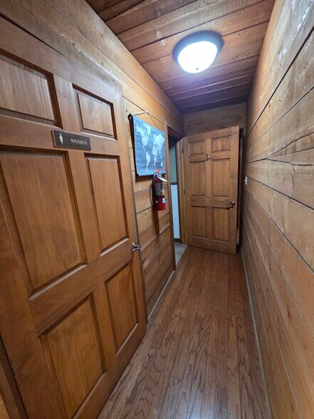 More Photos Of 352 Three Springs Rd, Bowling Green Office For Sale