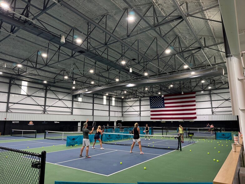 More Photos Of 2795 E 91st St, Tulsa Sports And Entertainment For Sale