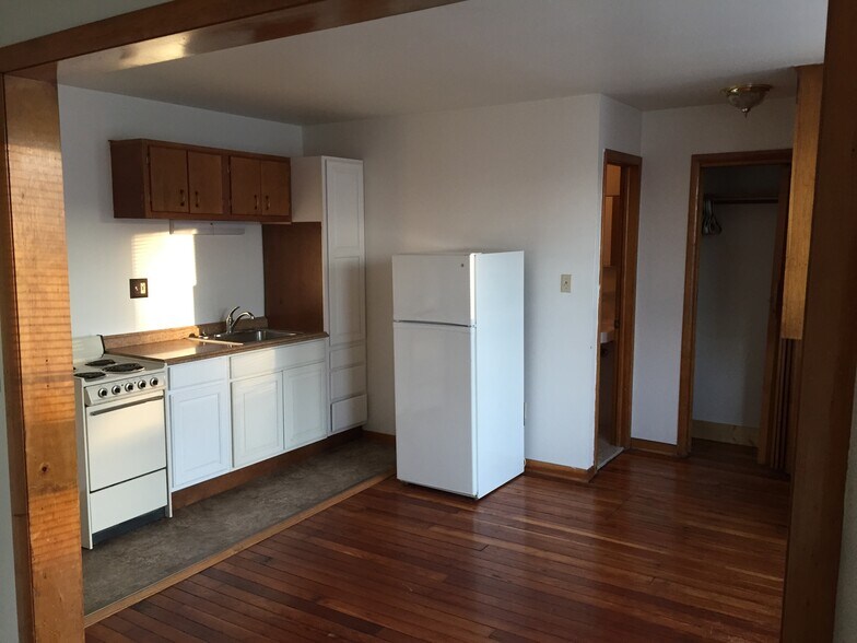 More Photos Of 65-67 Watervliet Ave, Albany Apartments For Lease