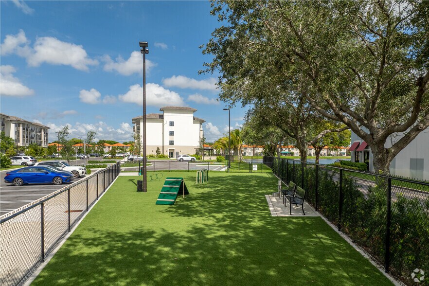 More Photos Of 8205 Commerce, Miami Lakes Apartments For Lease