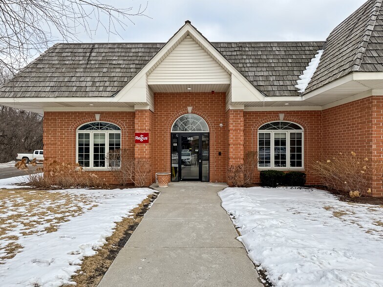 More Photos Of 1870 W Winchester Rd, Libertyville Coworking Space