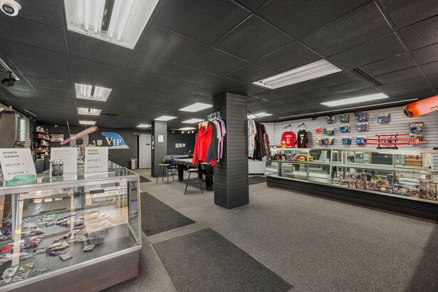 More Photos Of 7813 Buffalo Ave, Niagara Falls Showroom For Sale