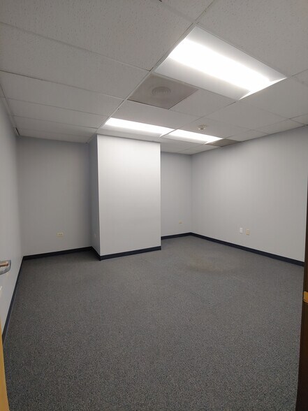 More Photos Of 393 S Harlan St, Lakewood Medical For Lease