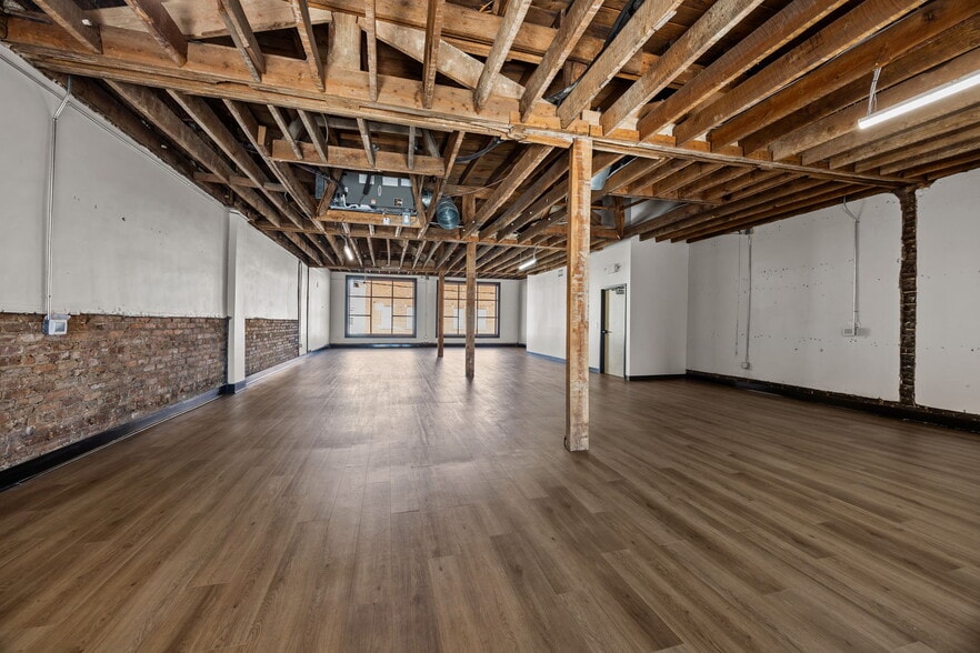 More Photos Of 207 S Garnett St, Henderson Flex For Lease