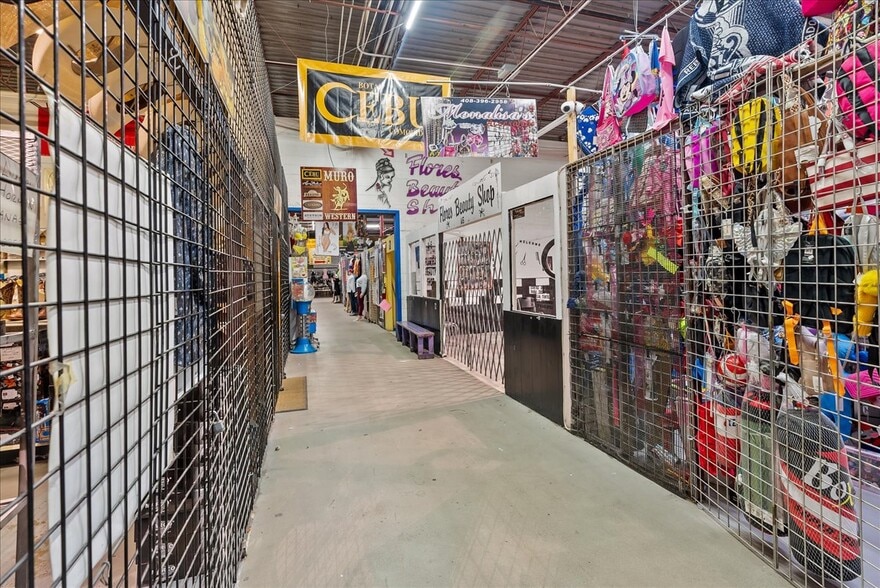 More Photos Of 318 E Long Ave, Fort Worth General Retail For Sale