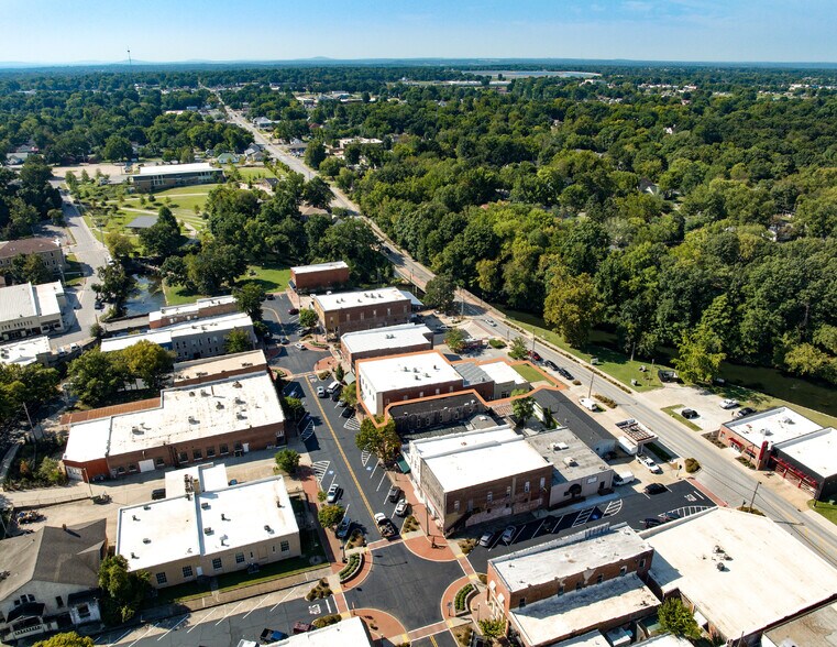 More Photos Of 116 S Broadway St, Siloam Springs Storefront Retail Residential For Lease