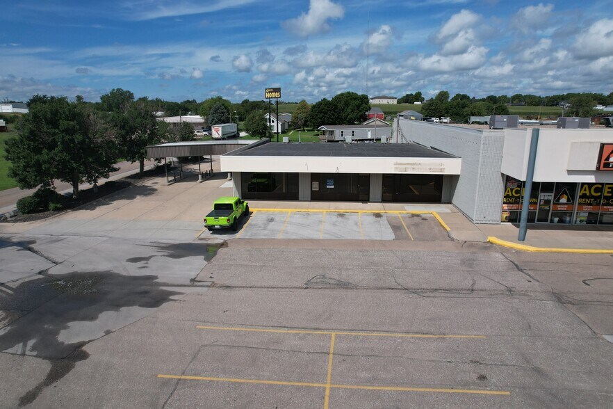 More Photos Of 630 S Lincoln Ave, York Unknown For Lease