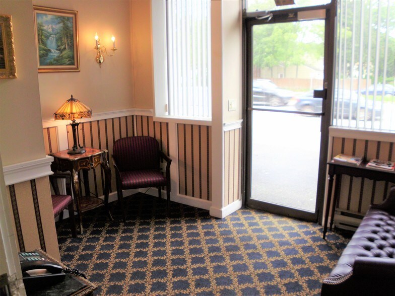 More Photos Of 950 Jericho Tpke, Westbury Office For Sale