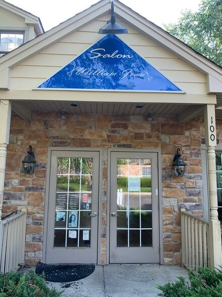 More Photos Of 385 Oxford Valley Rd, Yardley Freestanding For Lease