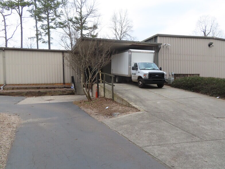 More Photos Of 8621 Barefoot Industrial Rd, Raleigh Warehouse For Lease
