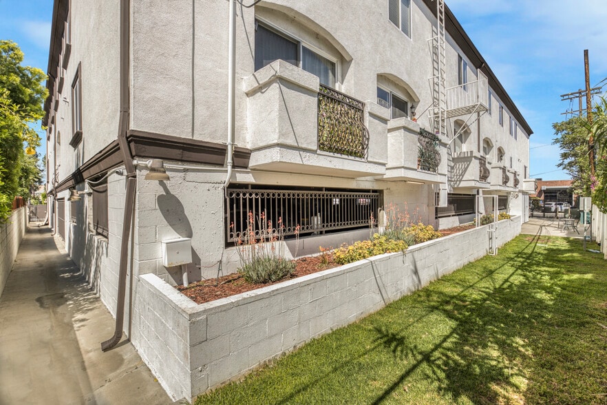 More Photos Of 5330 Satsuma Ave, North Hollywood Apartments For Sale