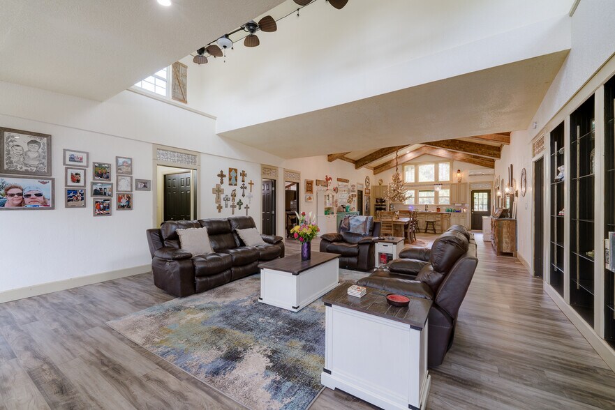 More Photos Of 4388 County Road 197, Alvin Specialty For Sale