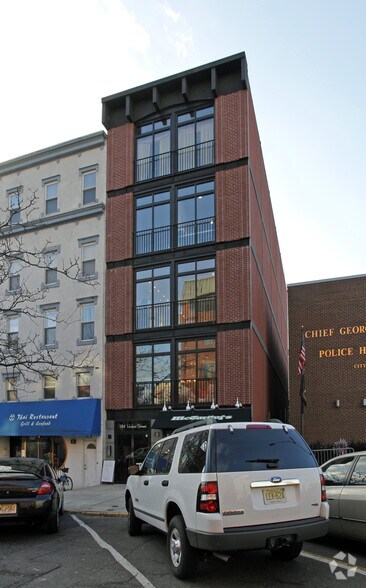 More Photos Of 104 Hudson St, Hoboken Medical For Lease