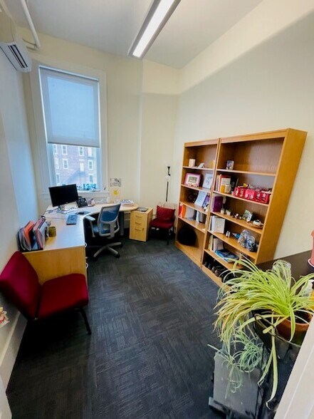 More Photos Of 10 Merchants Row, Middlebury Apartments For Sale