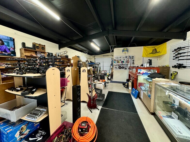 More Photos Of 300 W Broadway St, Morrilton Storefront For Sale