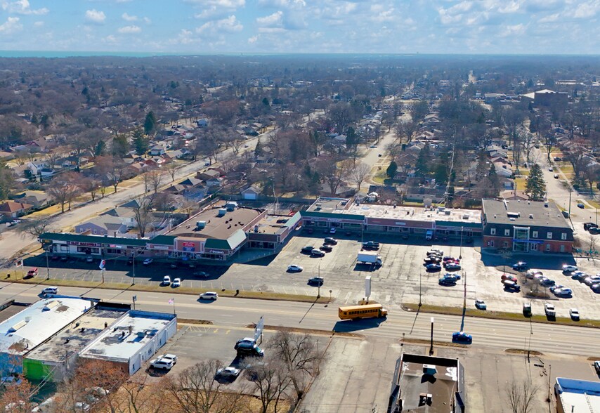Primary Photo Of 2201-2303 Grand Ave, Waukegan General Retail For Sale