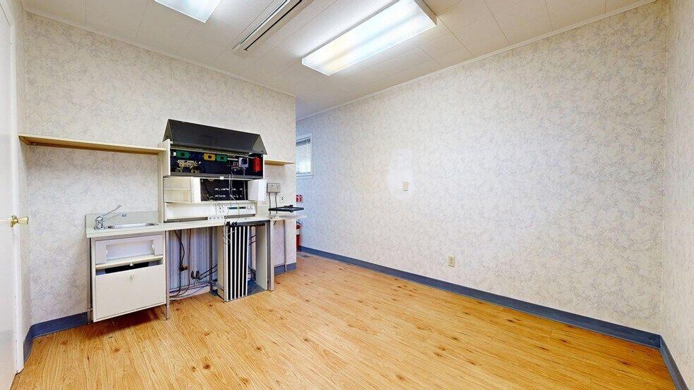 More Photos Of 70 W Smiley Ave, Shelby Medical For Sale