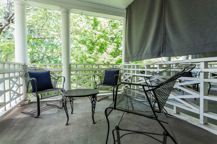 More Photos Of 116 E 46th St, Kansas City Hospitality For Sale