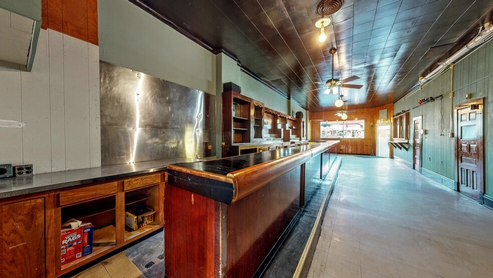 More Photos Of 209 S Main St, Jefferson General Retail For Sale