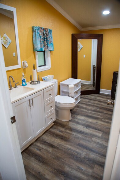 More Photos Of 93 Bell Dr, Baxley General Retail For Sale