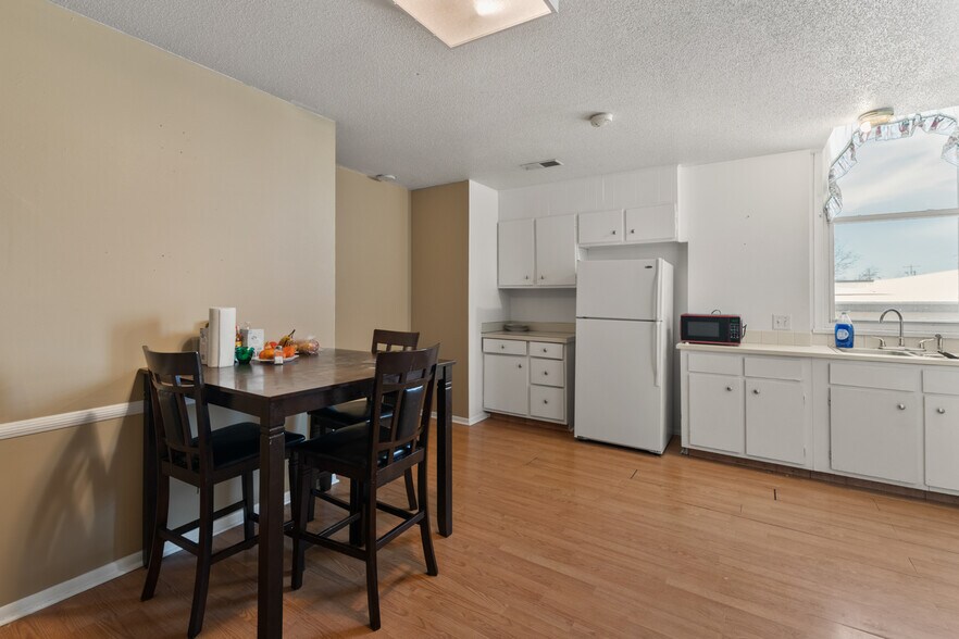 More Photos Of 2319 Vinton St, Omaha Office Residential For Sale