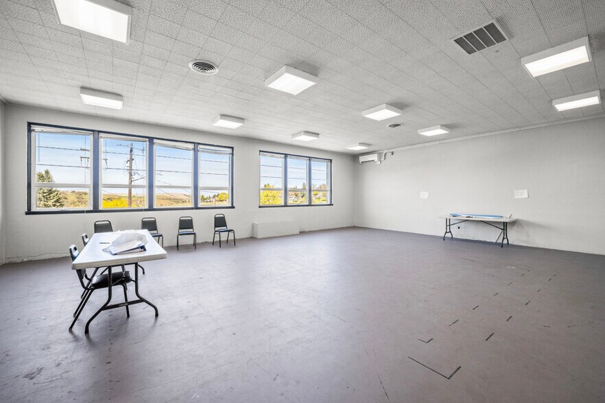 More Photos Of 115 NW State St, Pullman Loft Creative Space For Sale