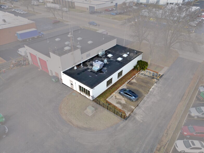 More Photos Of 1655 Greenleaf Ave, Elk Grove Village Service For Lease