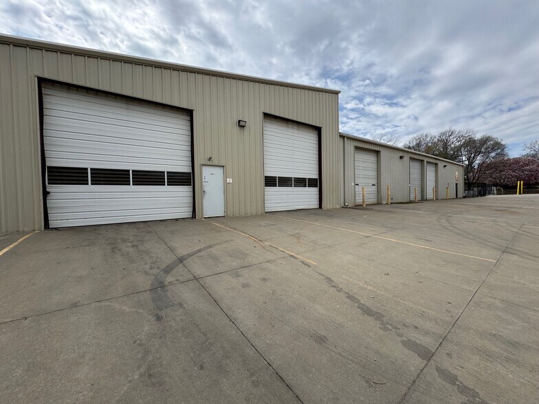 More Photos Of 9403 E 40 Hwy, Independence Warehouse For Sale