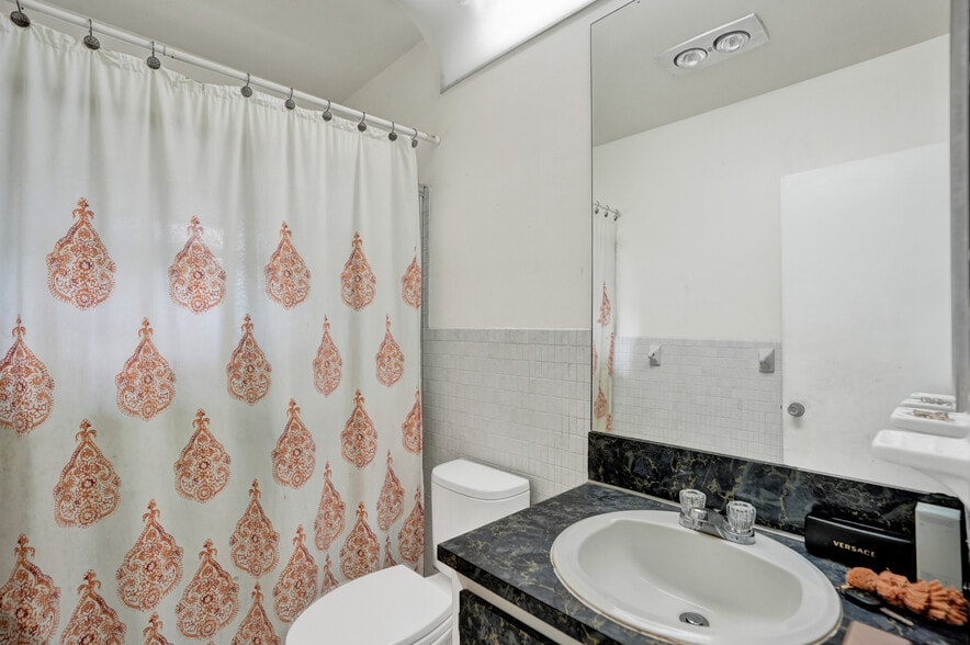 More Photos Of 5706-5708 Lincoln St, Hollywood Multifamily For Sale