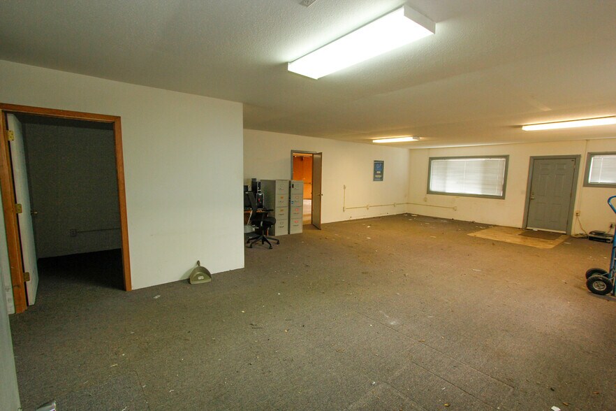 More Photos Of 1624 Ferry St SW, Albany Office For Sale