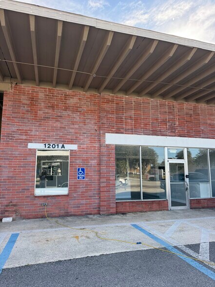 More Photos Of 1201 W Main St, Leesburg Service For Lease