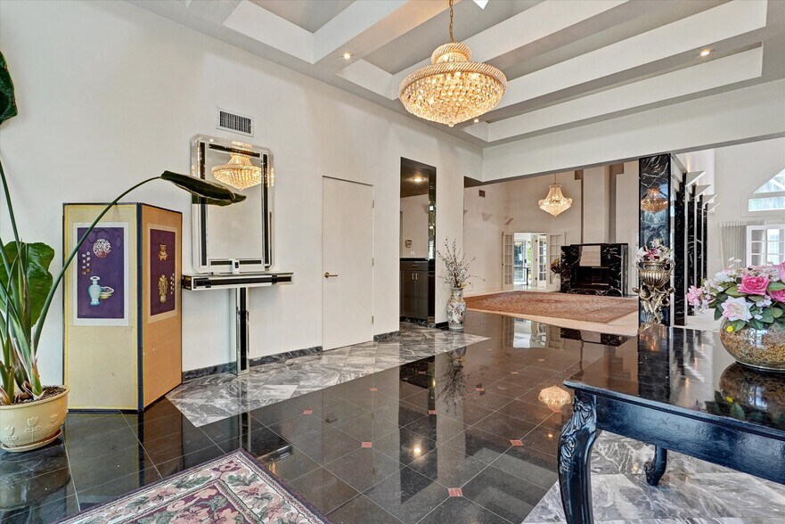 More Photos Of 4623 Hayvenhurst Ave, Encino Apartments For Sale