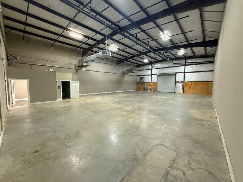 More Photos Of 1667 Shug Jordan Pky, Auburn Flex For Lease