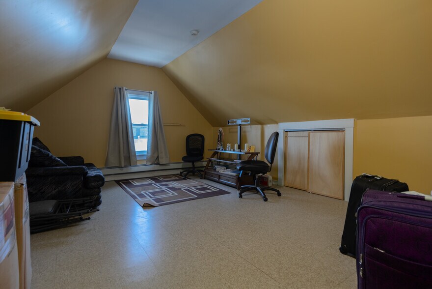 More Photos Of 82-84 W Railroad Ave, Garnerville Storefront Retail Residential For Sale