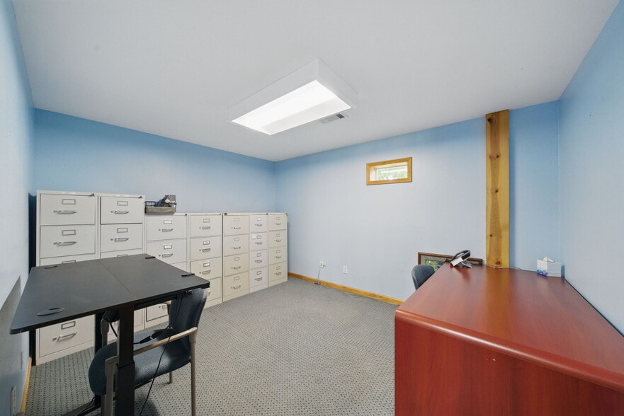 More Photos Of 421 Jones Rd, Highlands Warehouse For Lease