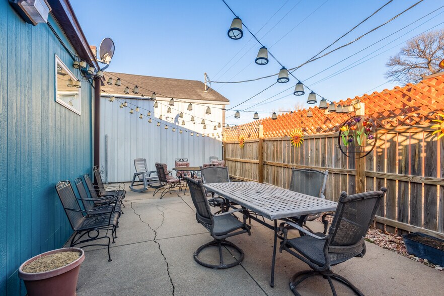 More Photos Of 1600 State St, Blair Restaurant For Sale