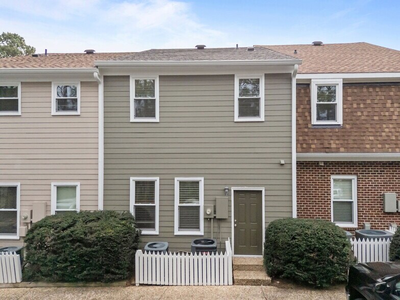 More Photos Of 124-134 Wind Chime Ct, Raleigh Office For Lease