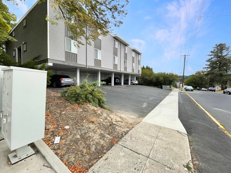 More Photos Of 305 NE Spaulding St, Pullman Apartments For Sale